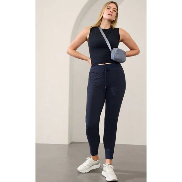 Athleta Altitude mid rise jogger, zip pockets cuffed,‎ 988416, maroon, size 6T - Picture 2 of 12